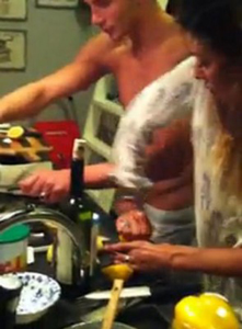News-Vip-new-Video-of-Belen-in-the-Kitchen-and-Corona-police-image-2