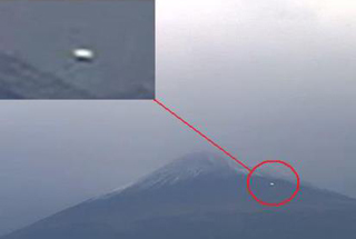World-News-New-UFO-sighting-filmed-by-webcam-Popocatepetl