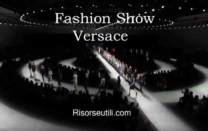 Fashion show Versace fall winter 2016 2017 womenswear