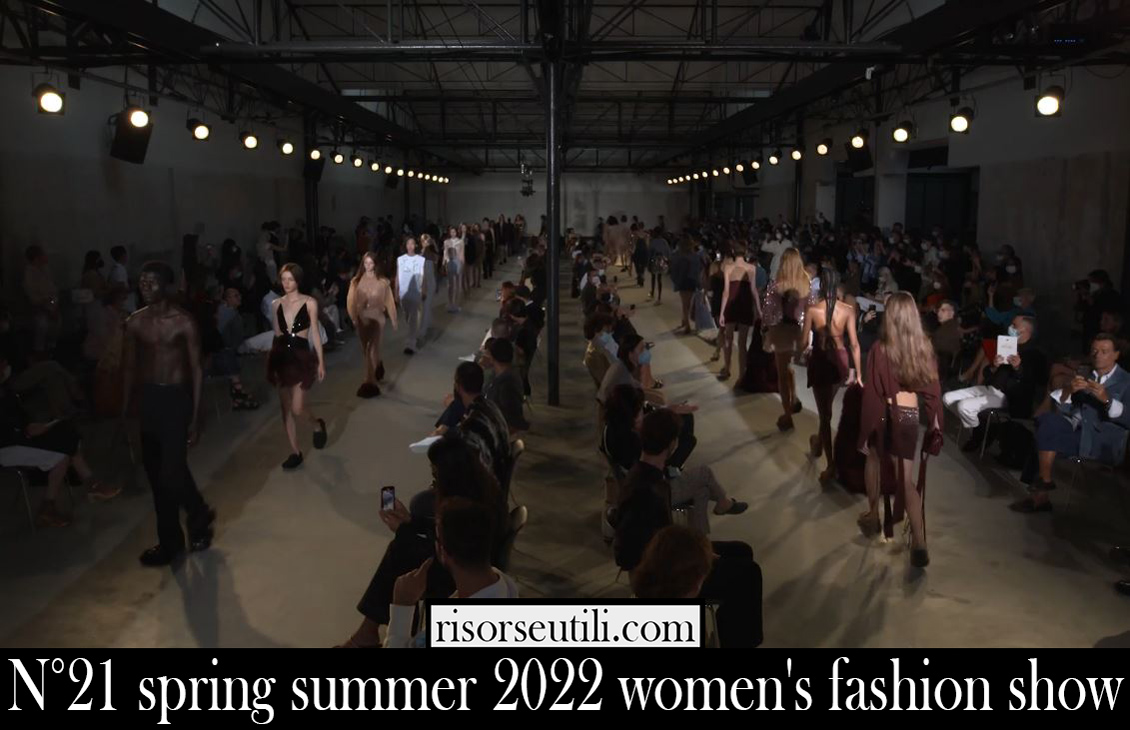 N°21 spring summer 2022 womens fashion show
