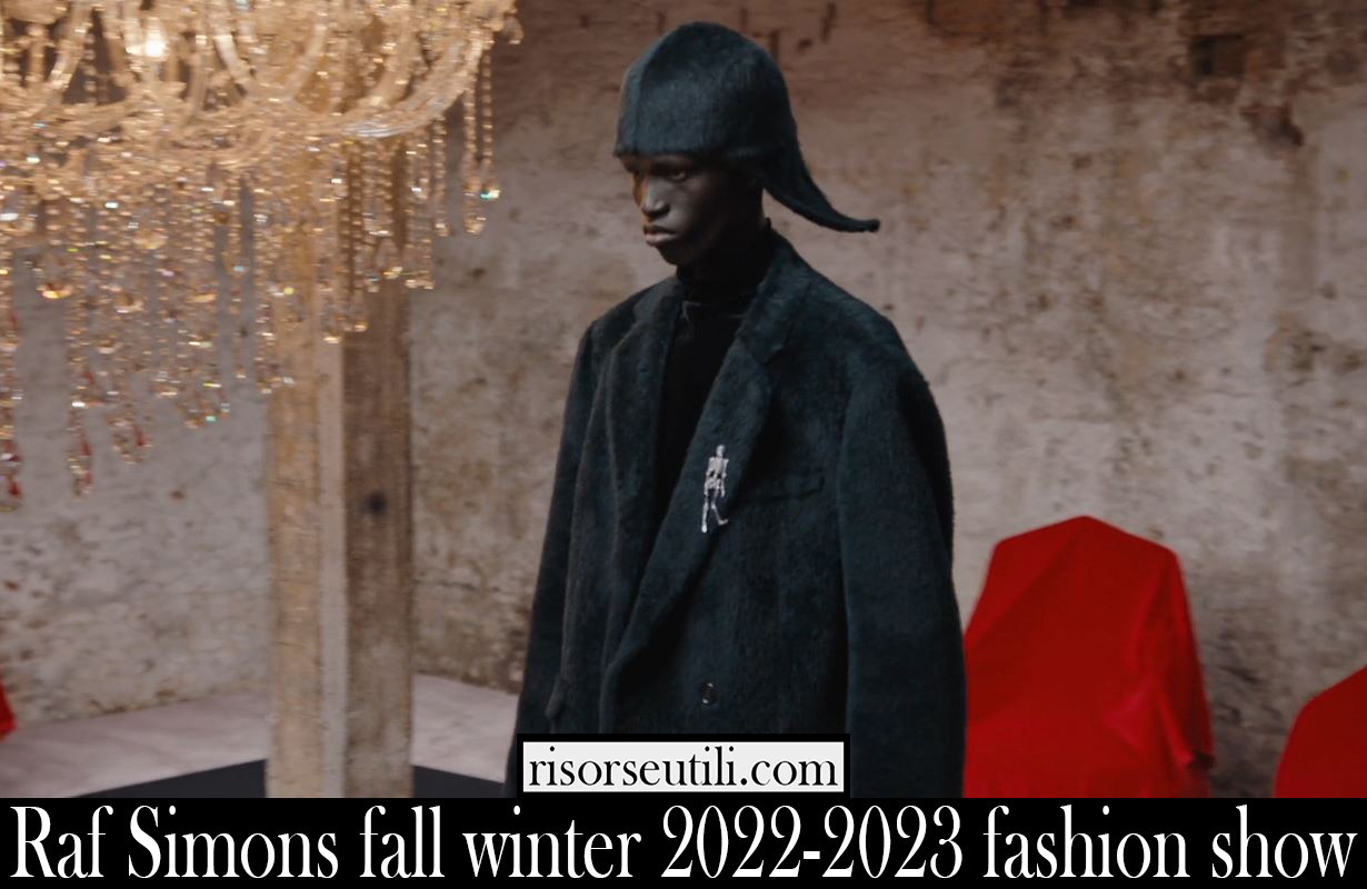 Raf Simons fall winter 2022 2023 fashion show